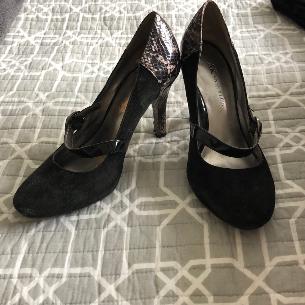 Anne Klein snake skin/suede heels size 5M